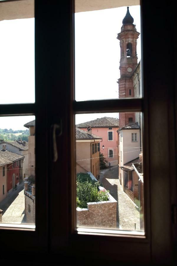 La Rocca Di Efisio Aparthotel Costigliole d'Asti Buitenkant foto